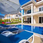 Villa Calis 2 *